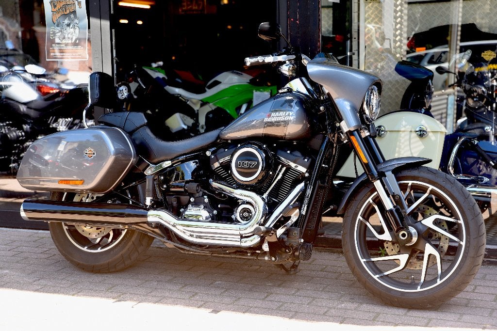 HARLEY DAVIDSON SPORT GLIDE ***MOTOVERTE.BE***, 2 cilinders, Occasion, 1745 cc, Chopper