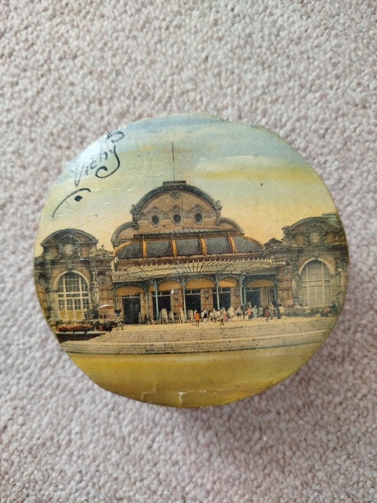 Boite ancienne souvenir de Vichy+-1920, Antiquités & Art, Art | Sculptures & Bois, Enlèvement ou Envoi