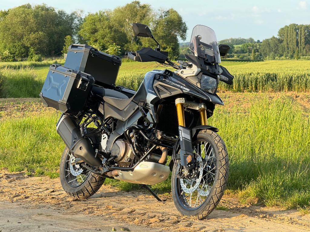 Suzuki V-Strom 1050 DE (2023) – topstaat, volledig uitgerust, Motoren, 2 cilinders, Motorrijbewijs A, Gebruikt, Particulier