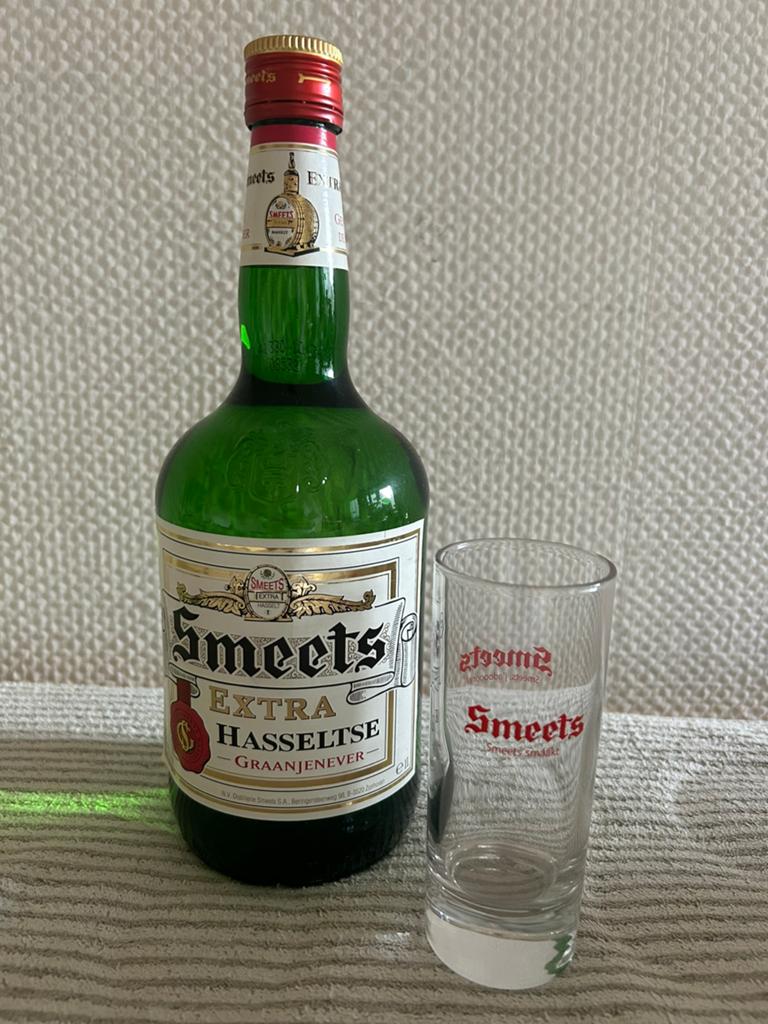 Smeets Extra Hasseltse graan jenever (non ouvert) + verre, Collections, Enlèvement, Neuf