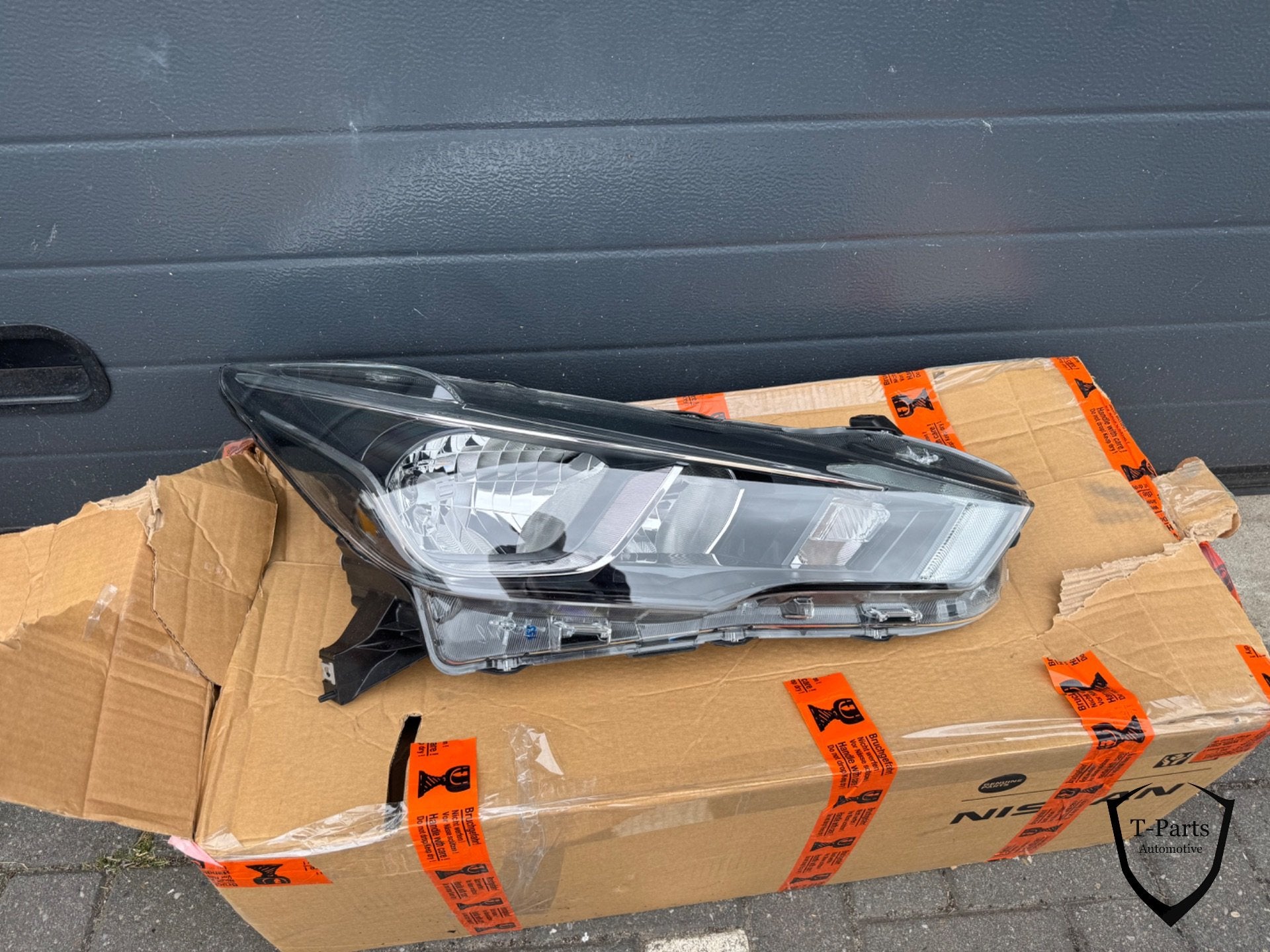 Nissan micra K14 koplamp Links 260105FA0A rechts NIEUW origi, Auto-onderdelen, Nissan Motor Co., Ltd., Takashima 1-chome 1-1
220-8686  Yokohama