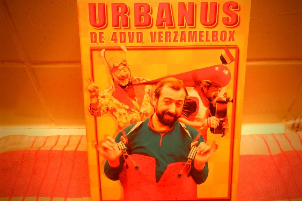 DVD De 4 DVD VerzamelBox Urbanus., CD & DVD, DVD | Cabaret & Sketchs, Comme neuf, Programmes TV ou Sketchs, Enlèvement ou Envoi