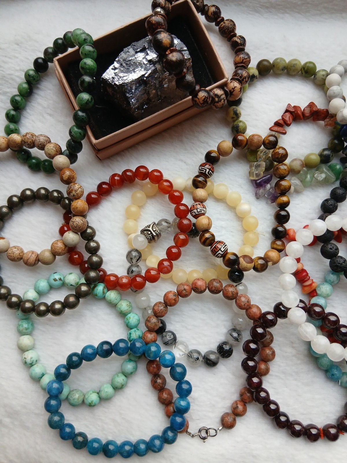 Lot de 27  bracelets minéraux véritable, Enlèvement ou Envoi