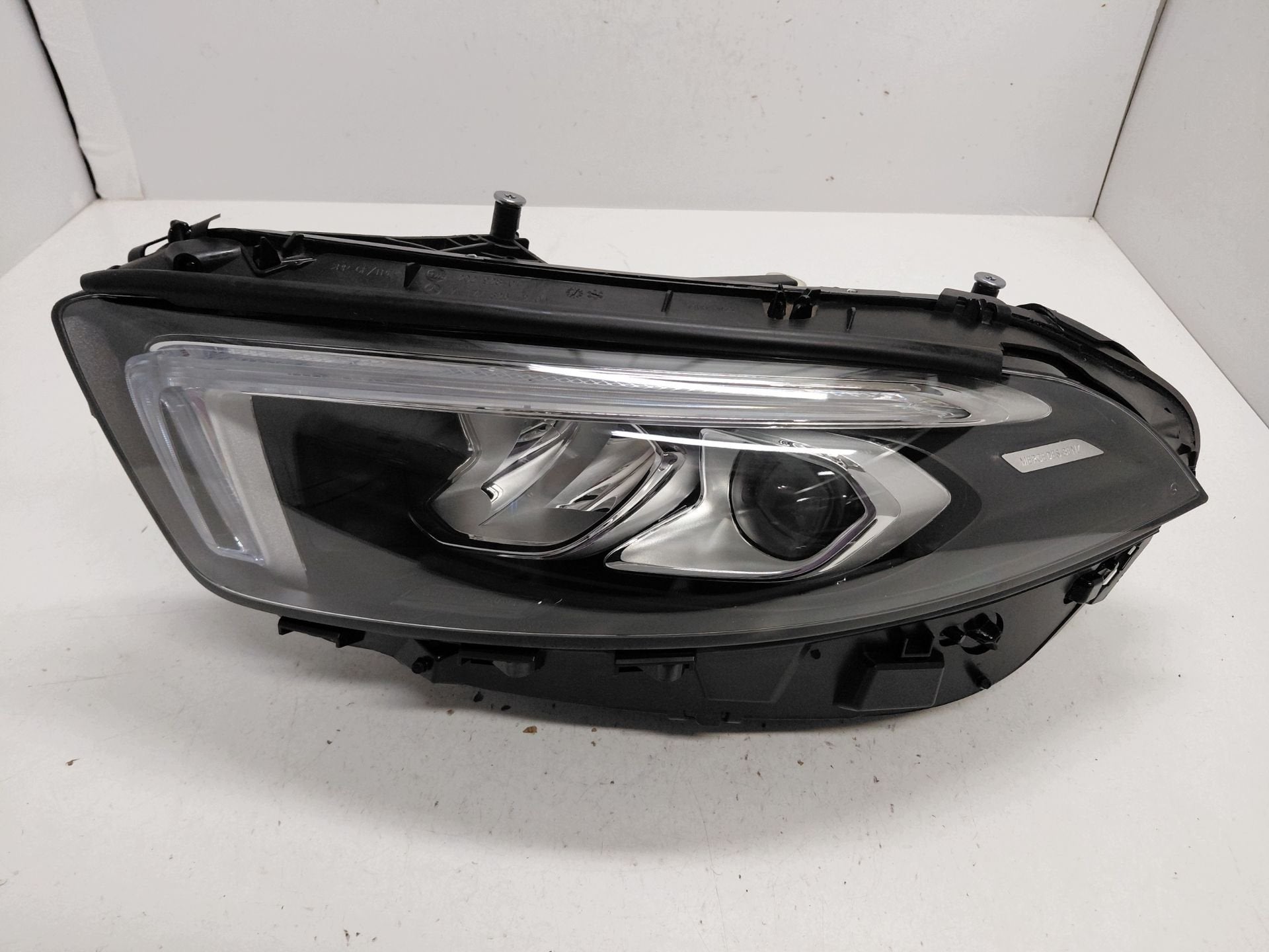 Phare gauche Mercedes Classe A A1779064703, Autos : Pièces & Accessoires, Mercedes-Benz AG, Mercedes-Benz, Utilisé, Mercedesstrasse 120
70372  Stuttgart, DE