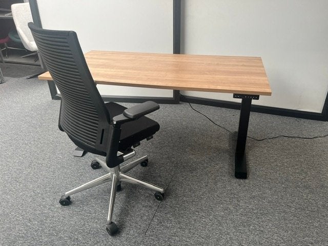 Elektrisch zit-sta bureau (zwart), Ophalen