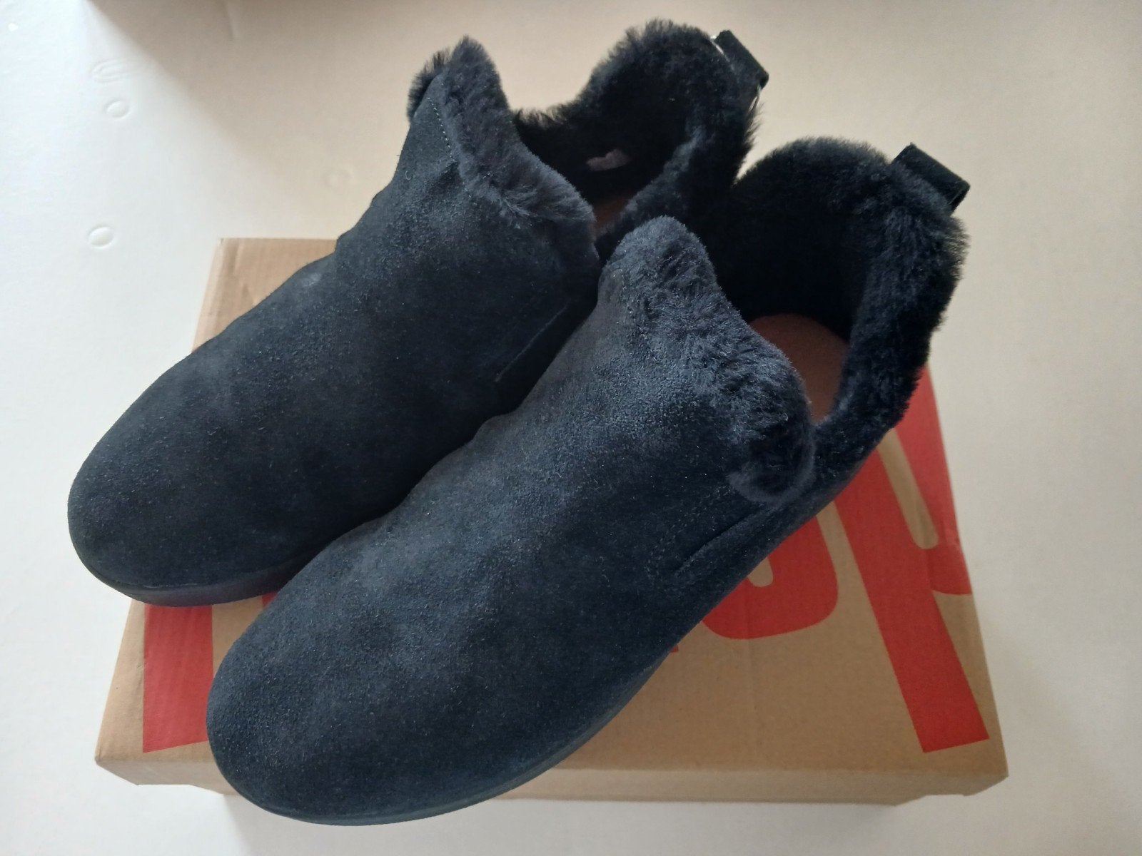 Fitflop suède slip-on sneakers mt 39 Nieuw, Zwart, Nieuw, Ophalen of Verzenden, Sneakers