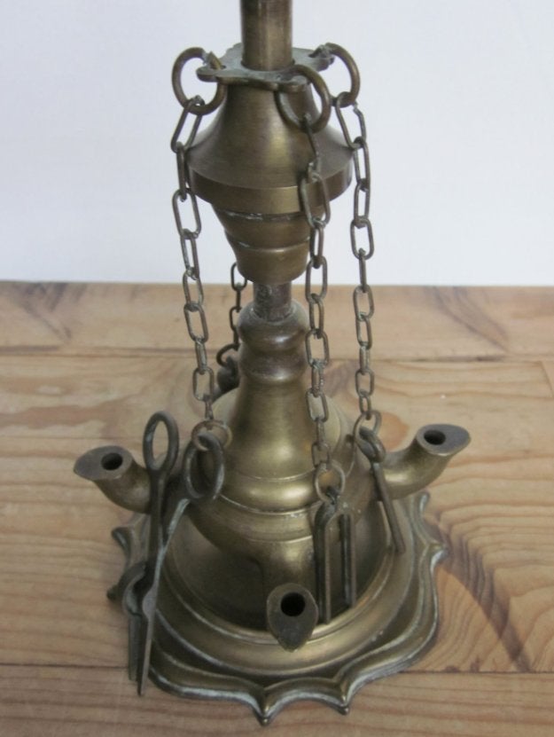 Lampe à huile à 4 brûleurs avec quatre accessoires en cuivre, Antiquités & Art, Enlèvement ou Envoi, Cuivre