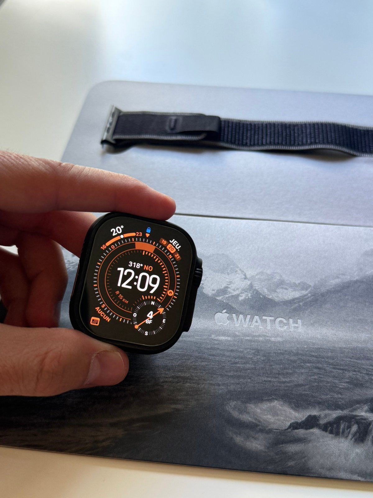 Apple Watch Ultra 3 NEUVE - 49mm Black Titanium, Bijoux, Sacs & Beauté, Enlèvement, Comme neuf