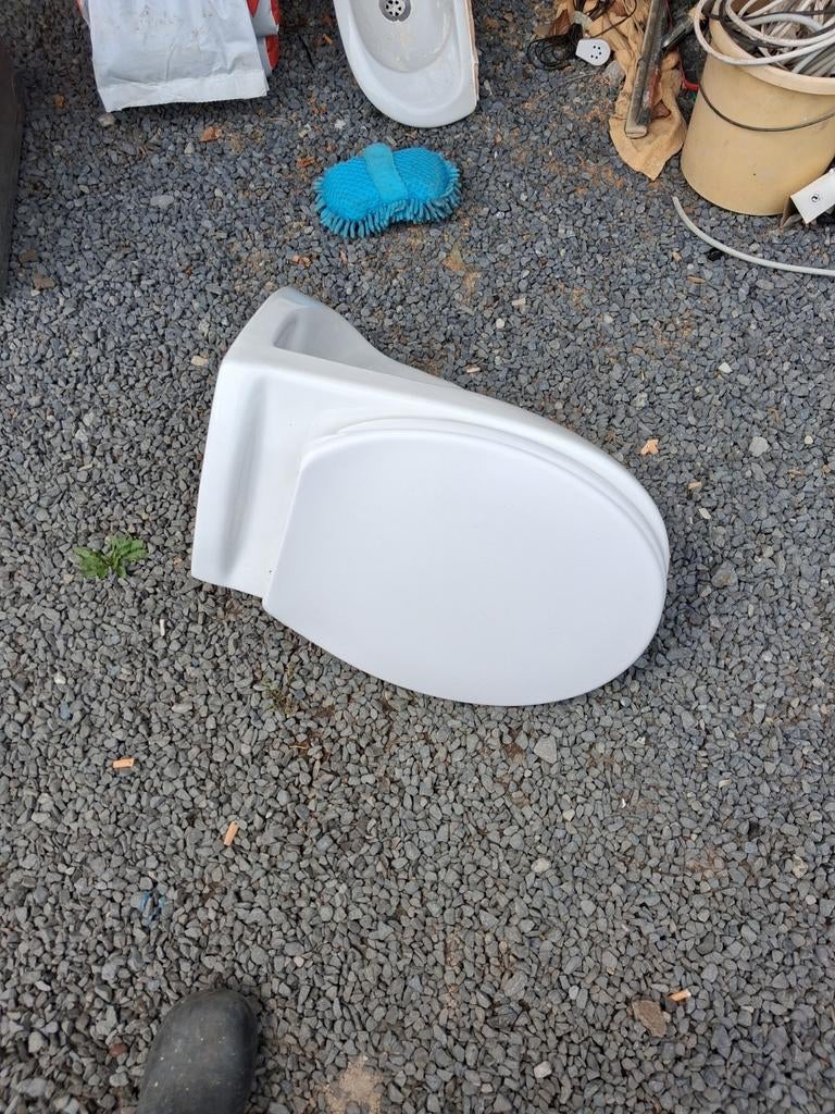 Hangtoilet nieuw, Ophalen