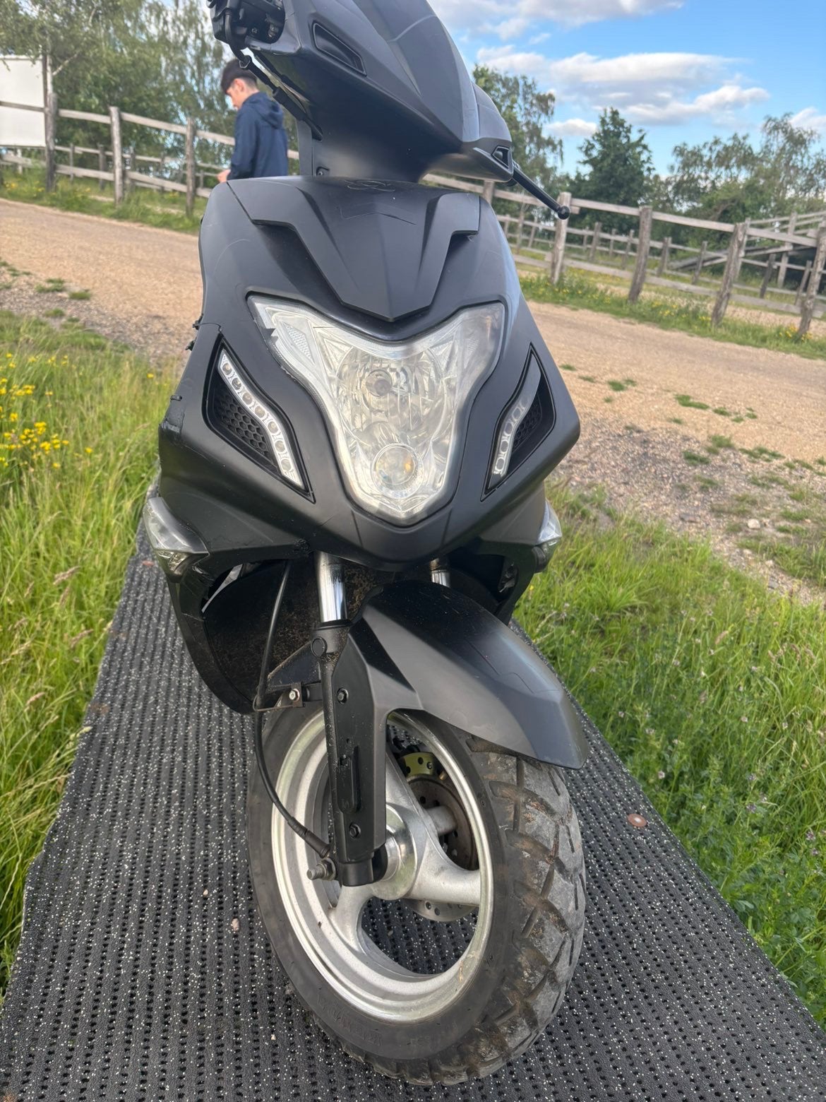 Agm scooter 80cc 4takt, Fietsen en Brommers, Ophalen, Zo goed als nieuw