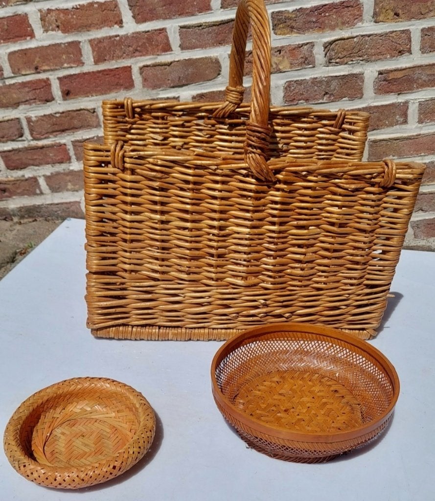 3-delige set:Rieten picknickmand & bamboe schalen nieuwstaat, Ophalen of Verzenden, Zo goed als nieuw