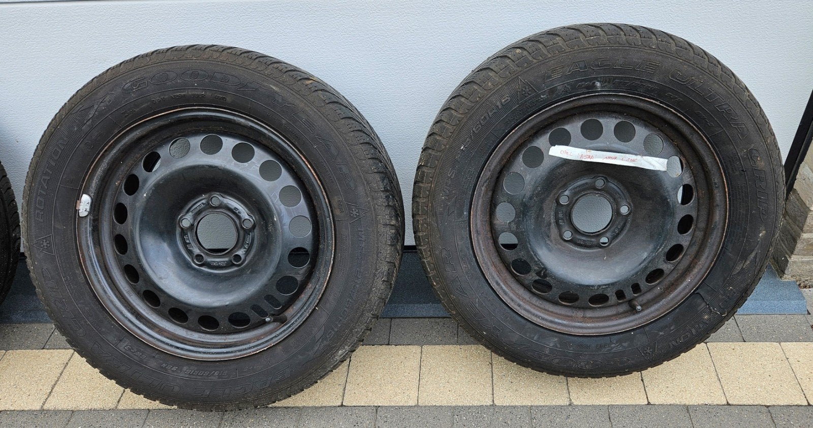 2 jantes en acier avec 1 bon pneu d'hiver Goodyear Opel Astr, Autos : Pièces & Accessoires, Pneus & Jantes, 16 pouces, Véhicule de tourisme