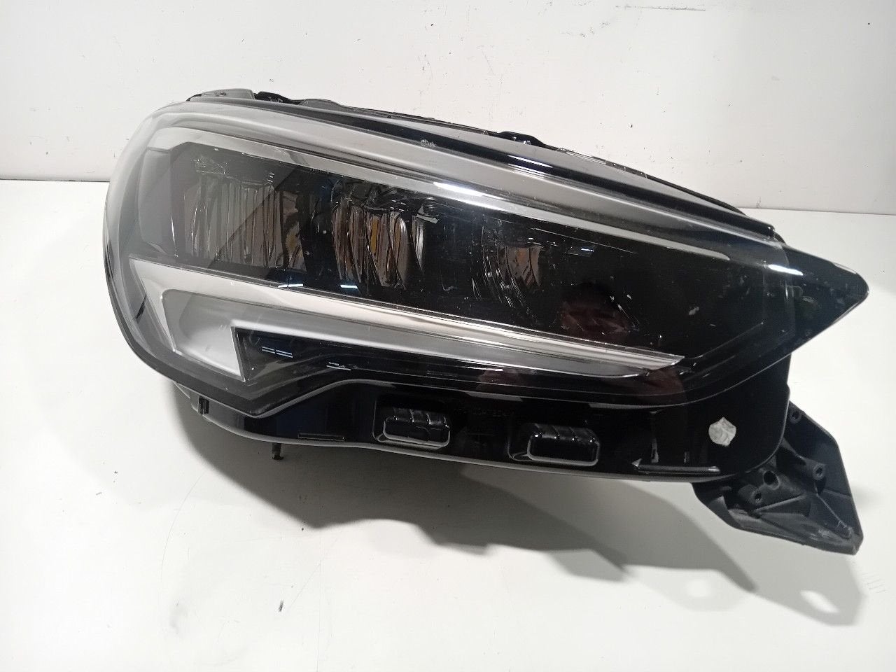 Koplamp rechts Opel Corsa, Auto-onderdelen, Onderdelen@venauto.nl, Van der Ven Autorecycling B.V., Gebruikt, Ettenseweg 76, 4706 PB Roosendaal, The Netherlands