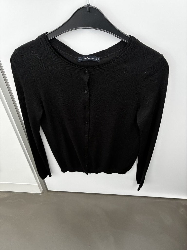 Zwart gilet met knopjes van Zara  maat S, in perfecte staat!, Kleding | Dames, Ophalen of Verzenden, Zo goed als nieuw, Maat 36 (S)