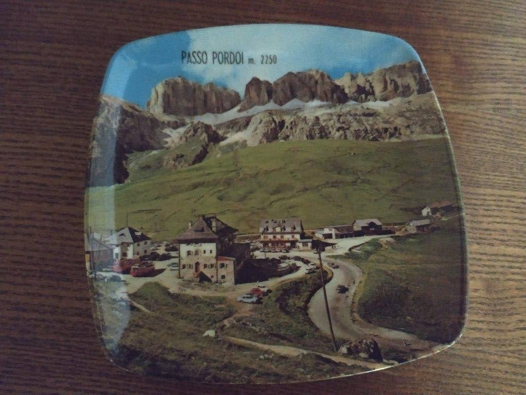 nieuw schaaltje souvenier van de dolomieten van italie, Ophalen of Verzenden, Nieuw