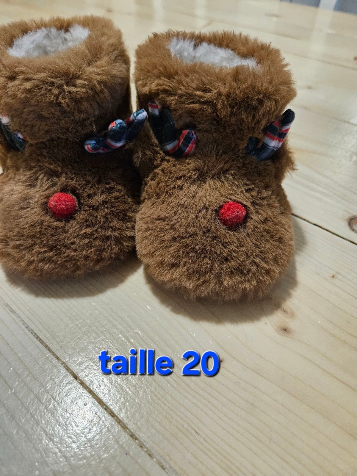 chaussons renne mixte taille 20, Enlèvement ou Envoi, Comme neuf, Garçon ou Fille, Pantoufles