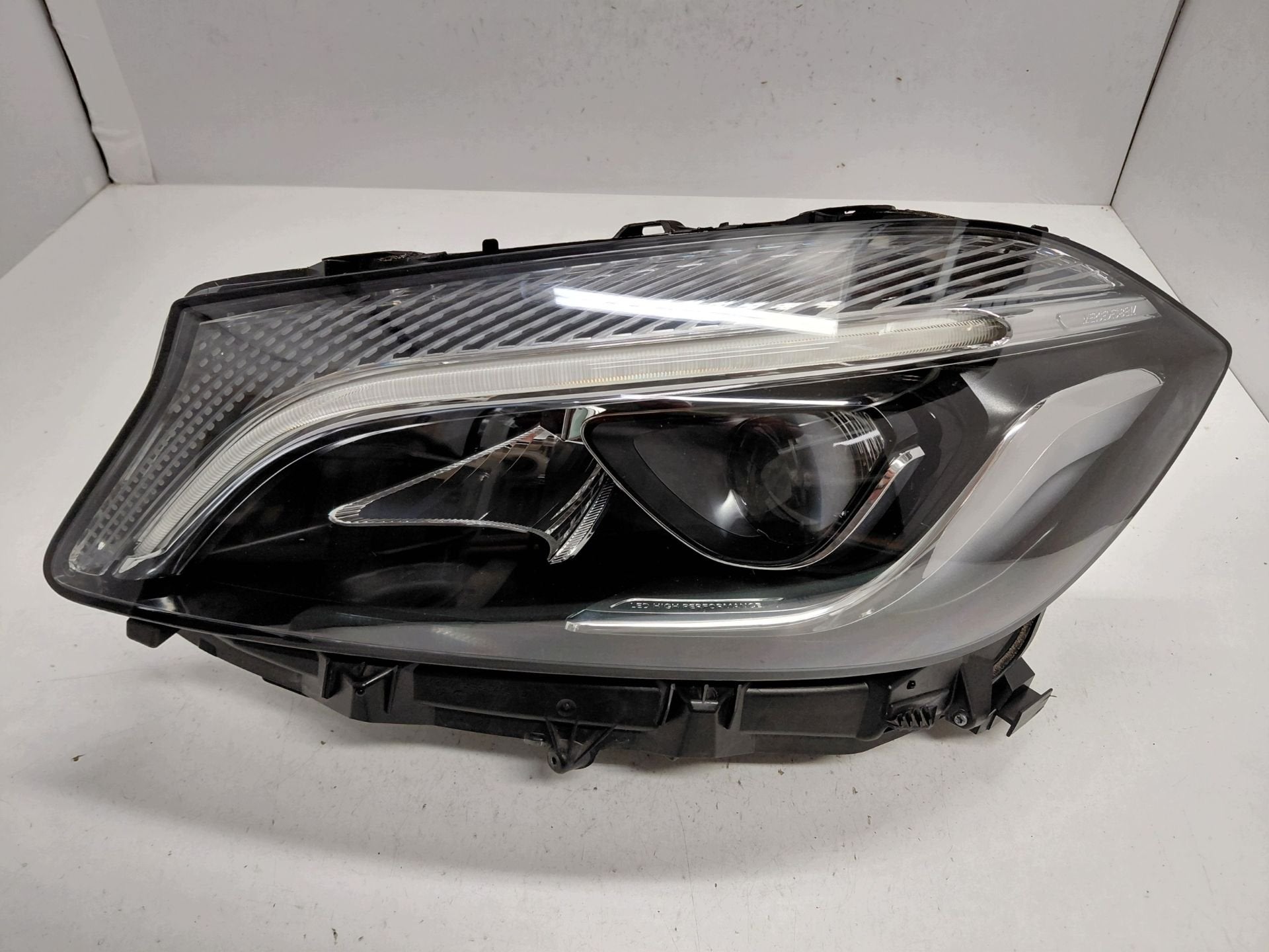 Phare gauche Mercedes Classe A A1769068900, Mercedes-Benz AG, Mercedes-Benz, Utilisé, Mercedesstrasse 120
70372  Stuttgart, DE