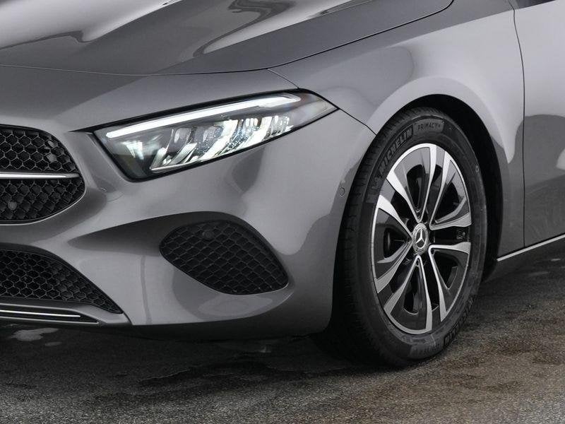 Mercedes-Benz A-Klasse 200 Hatchback Luxury Line | Panoramis, Achat, 1440 kg, Entreprise, Noir