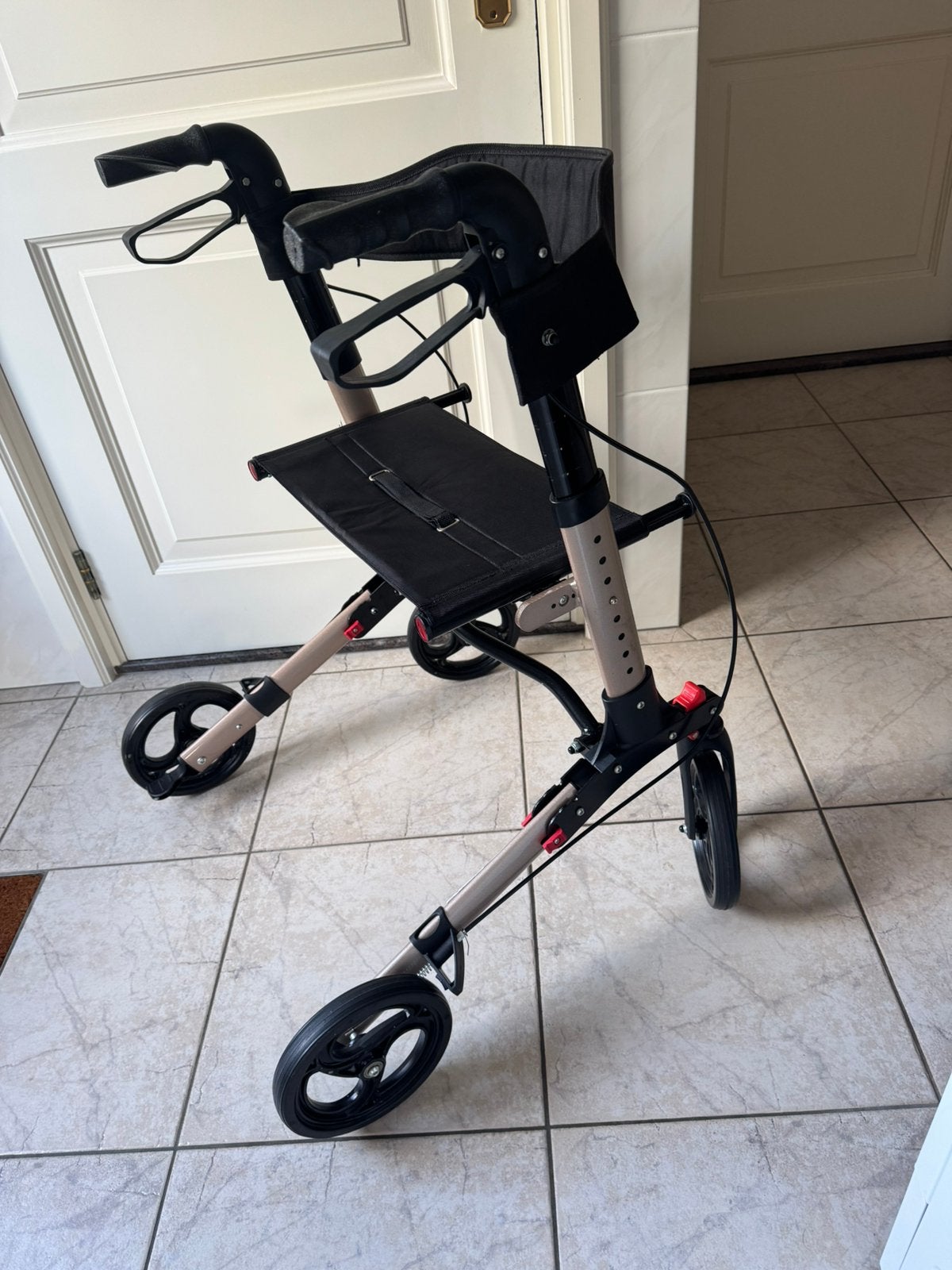 Te koop bijna nieuwe rollator, Ophalen, Lichtgewicht, Zo goed als nieuw