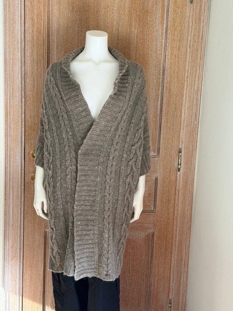 Beige wollen cape Guess - maat M, Kleding | Dames, Maat 38/40 (M), Guess, Beige, Ophalen of Verzenden
