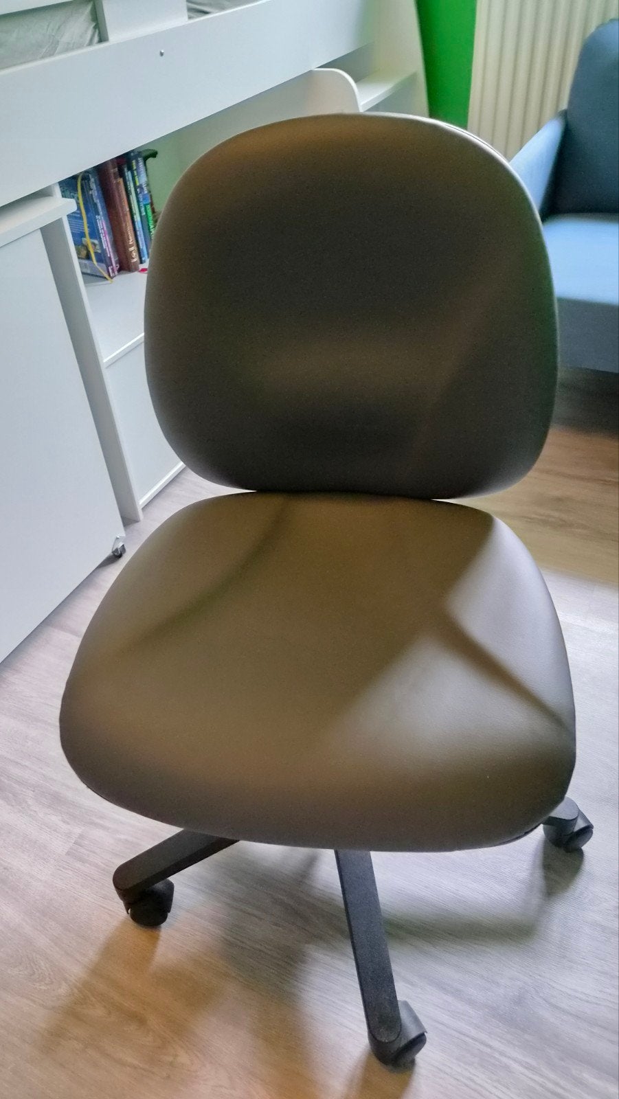 kinder bureaustoel kleur grijs ( krea sint-niklaas), Ophalen, Zo goed als nieuw, Stoel(en)