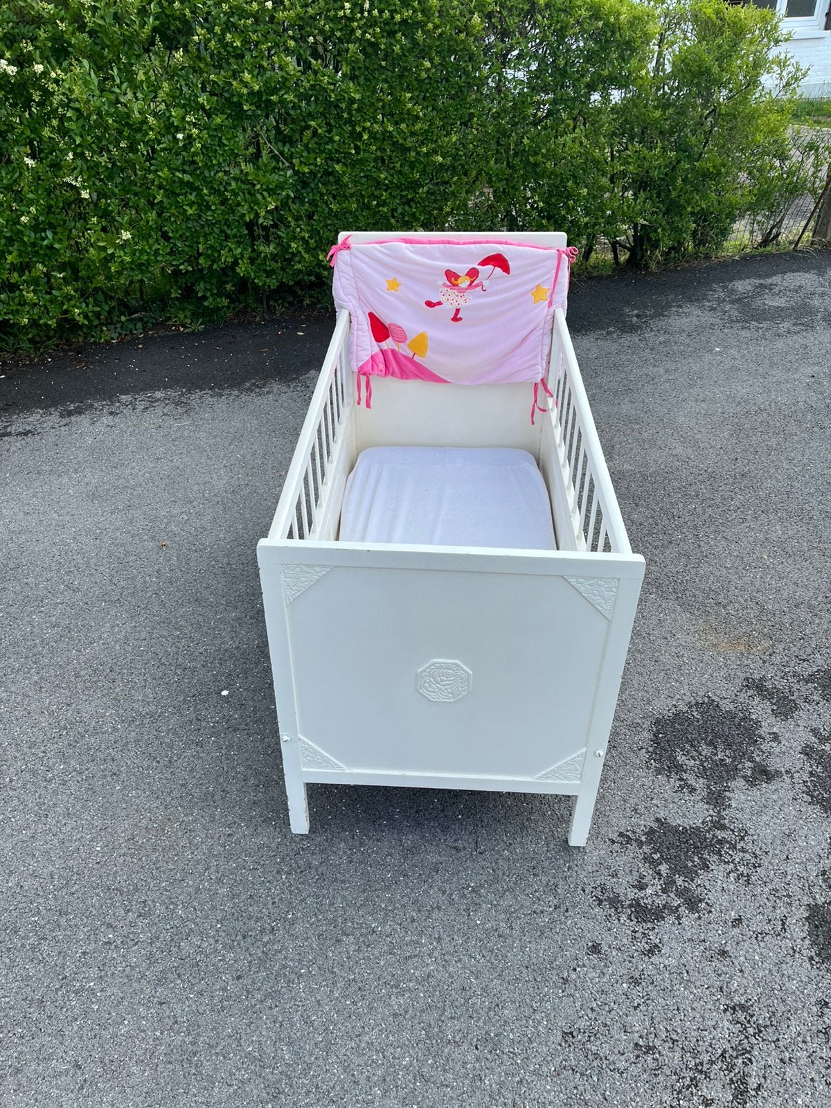 Lit bébé avec matelas, Enlèvement, Comme neuf, Lit