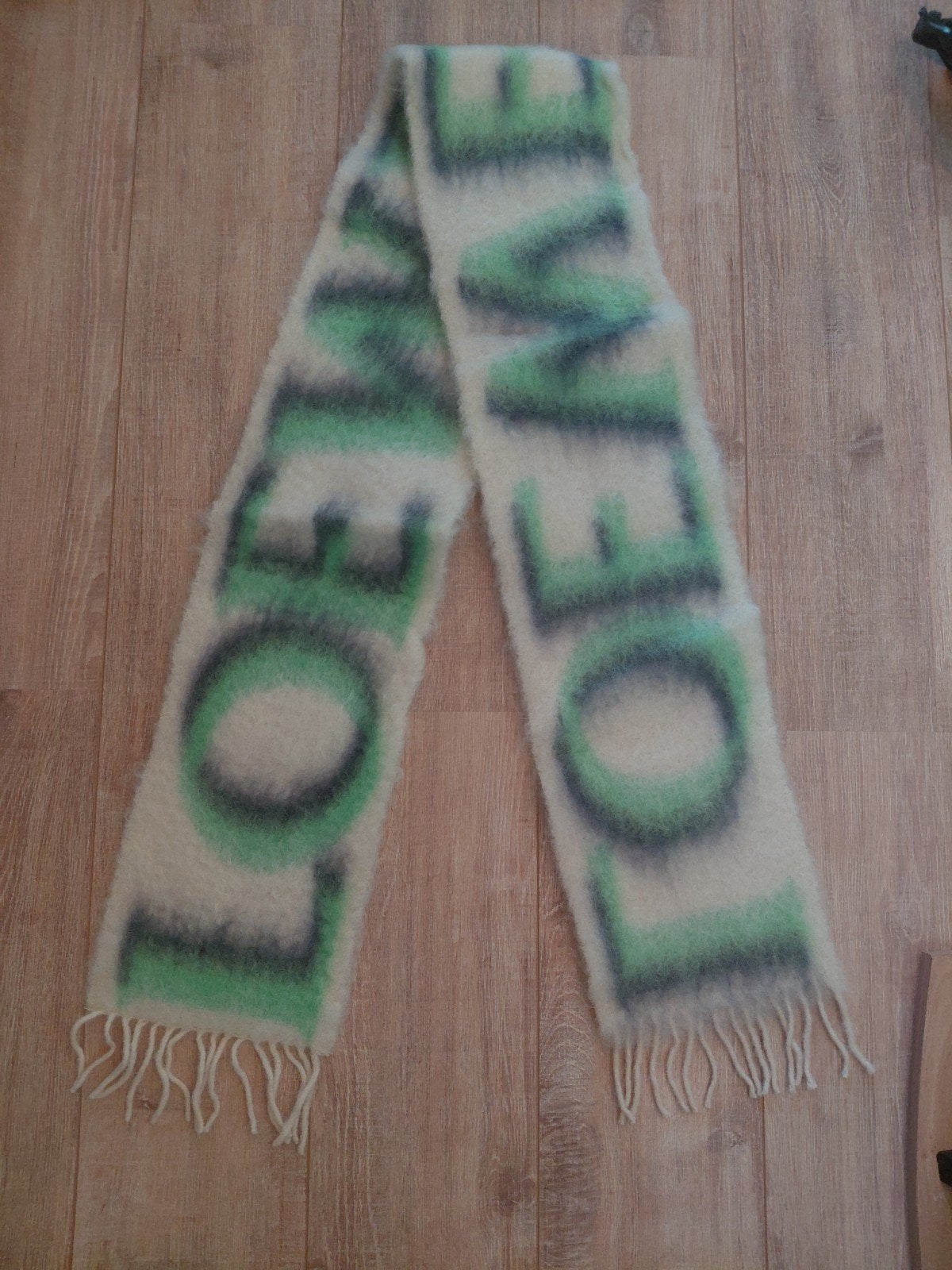 Echarpe Loewe en laine et mohair, Loewe, Ophalen of Verzenden, Zo goed als nieuw, Sjaal