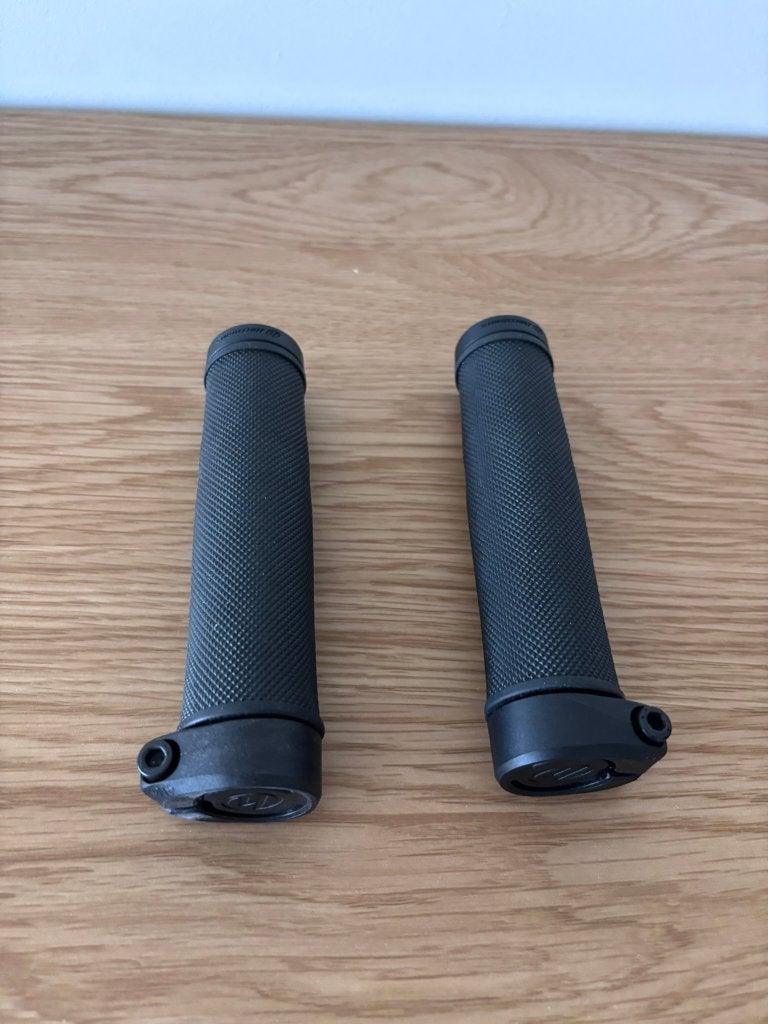 Poignées vélo lock-on neuves — Fahrrad Manufaktur, Neuf, Caoutchouc, Fahrrad Manufaktur, Guidon