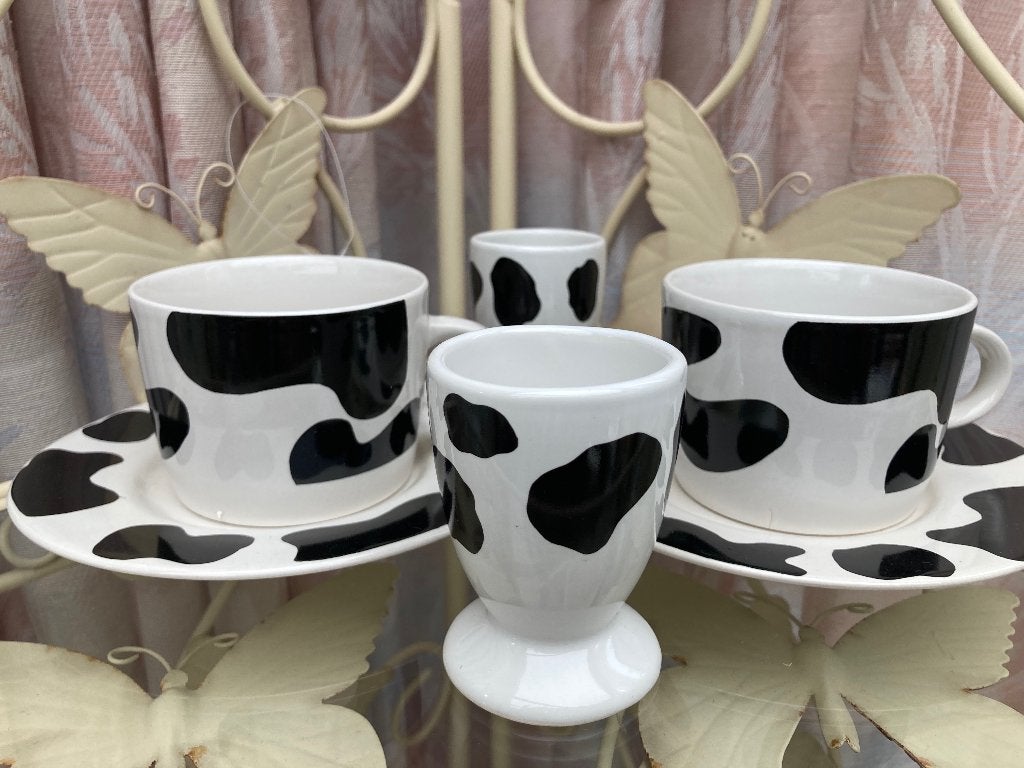 servies onderdelen met koevlekken, Ophalen of Verzenden, Zo goed als nieuw, Kop(pen) en/of Schotel(s)
