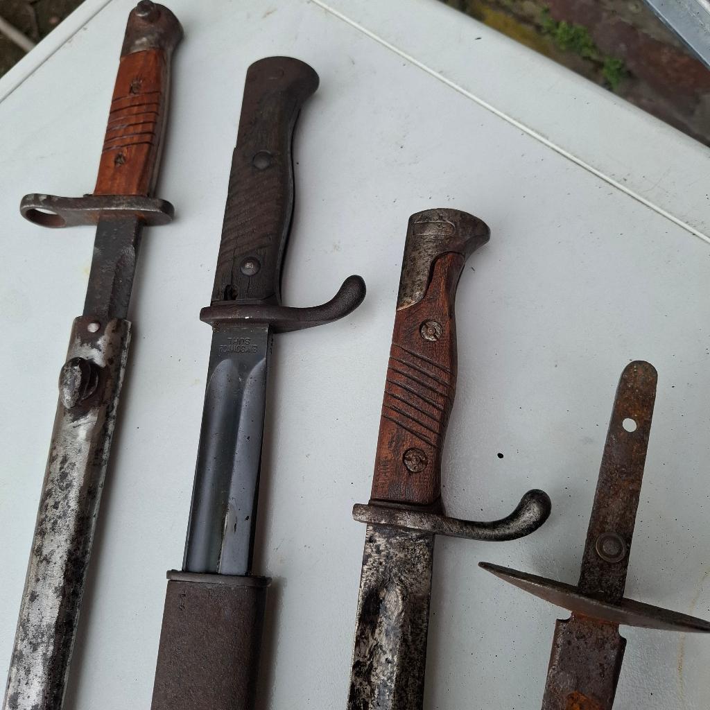 4   baïonnettes, Collections, Enlèvement ou Envoi, Armée de terre, Couteau ou Poignard