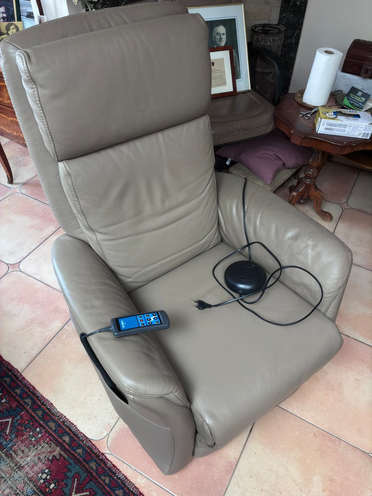 Himolla Cumulus lederen elektrische relax met sta-opfunctie, Ophalen, Zo goed als nieuw