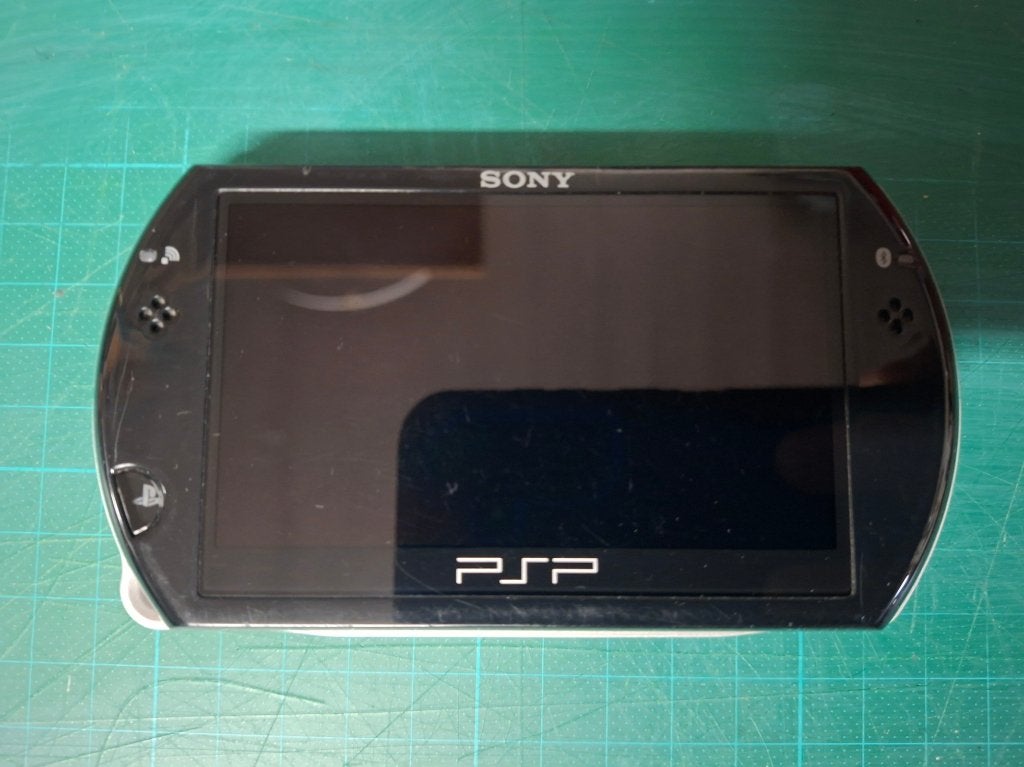 PSP GO (noire) piratée, Consoles de jeu & Jeux vidéo, Consoles de jeu | Sony PSP, Comme neuf, PSP, Noir, Enlèvement ou Envoi