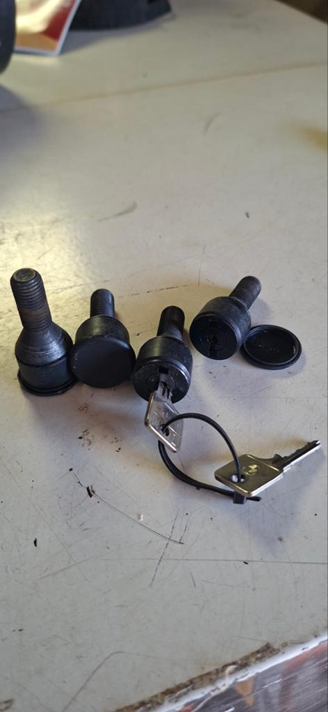 Bmw vintige wielmoersloten, Ophalen, BMW