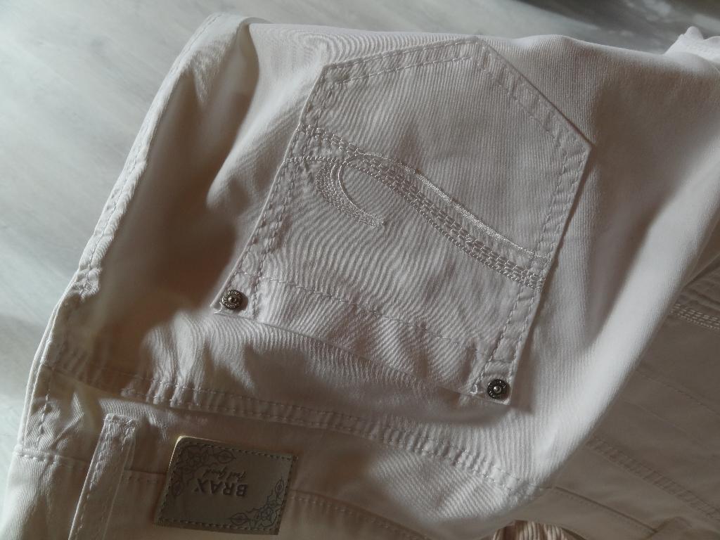 witte zomerbroek Brax, Enlèvement ou Envoi, Porté, Taille 42/44 (L), Blanc