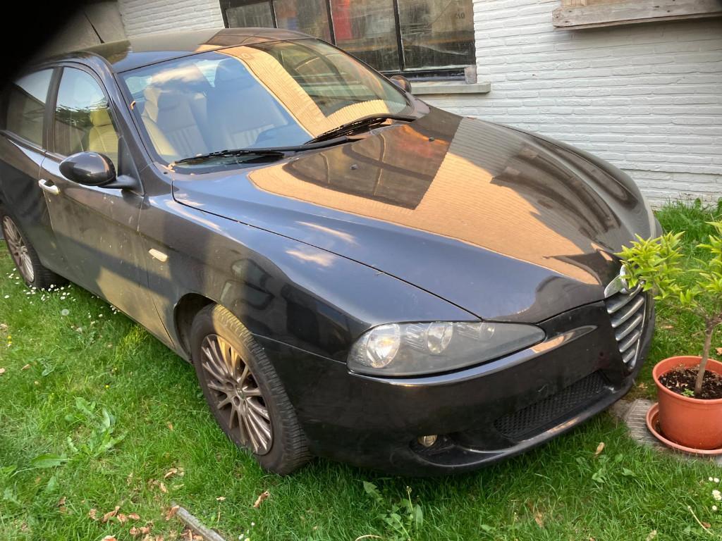 Alfa Romeo 147 twin spark (Melsele, beveren Antwerpen), Auto's, Alfa Romeo, Voorwielaandrijving, 4 deurs, 1600 cc, Zwart
