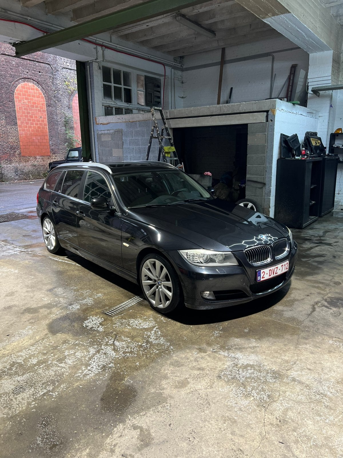 BMW 318i Touring E91 2012, Autos, Euro 6, Boîte manuelle, Noir, 5 portes