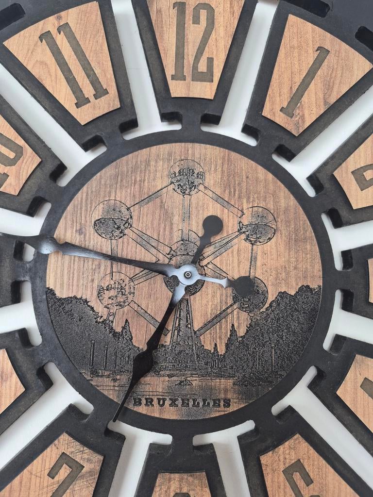 wandklok hout, Ophalen, Wandklok