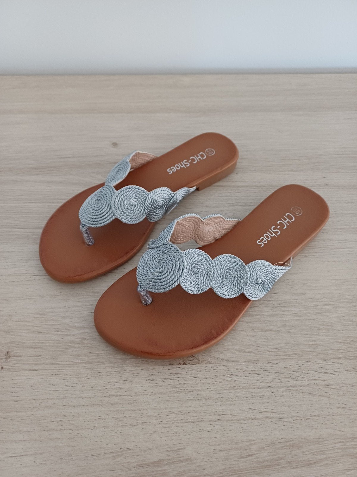 Splinternieuwe slippers maat 36, Ophalen, Slippers