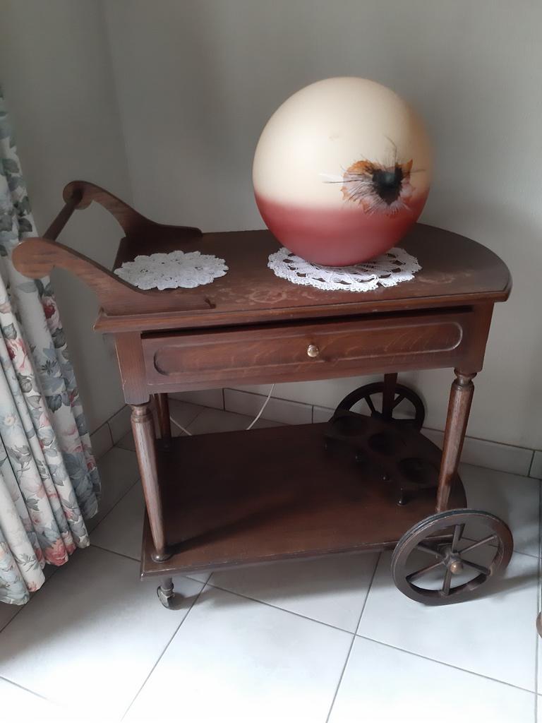 Roltafel in eik, geboend. .2 houten wielen met spaken, 1lade, Ophalen, 50 tot 100 cm, Eikenhout, Nieuw