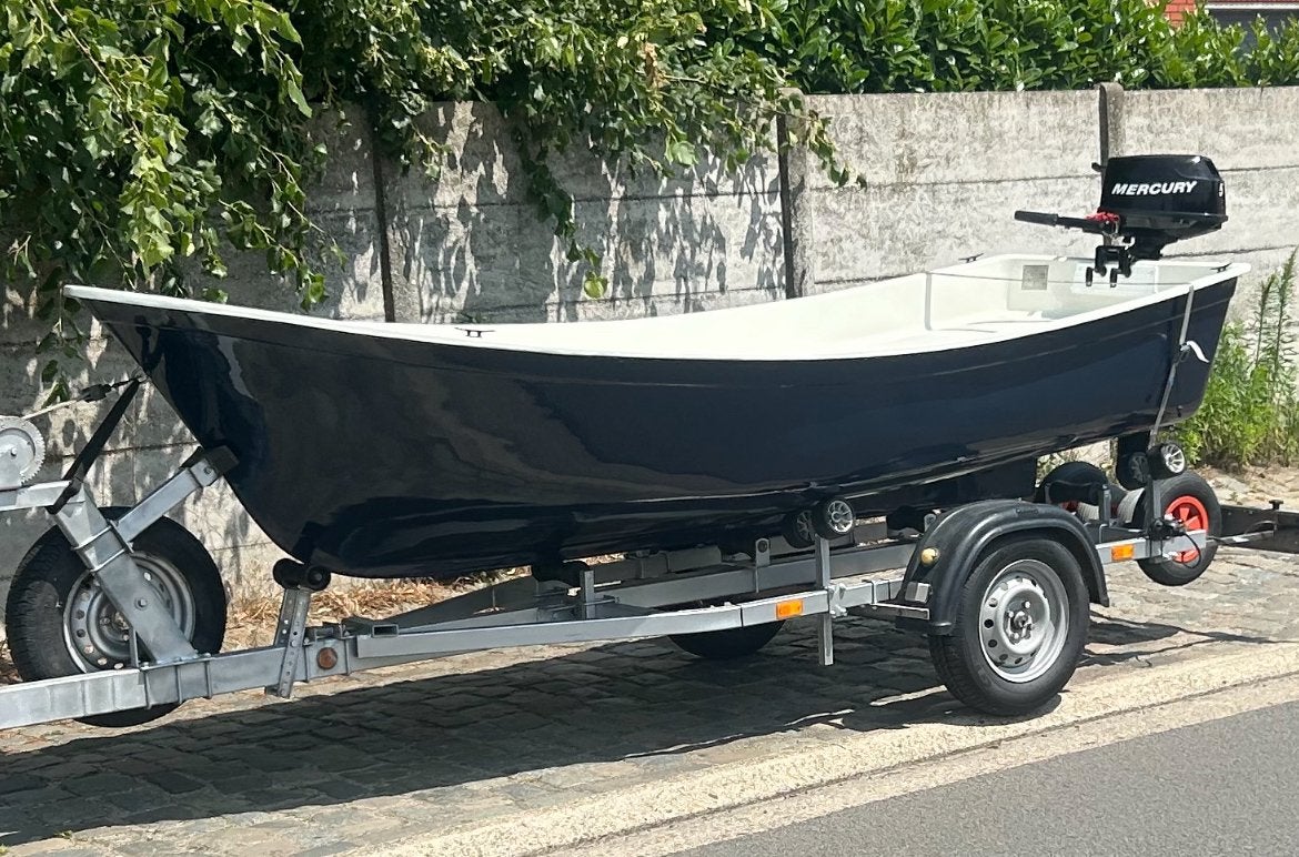 Plezier bootje 5 pk 4 takt met trailer, Sports nautiques & Bateaux, Chaloupes, Enlèvement, Comme neuf, Remorque