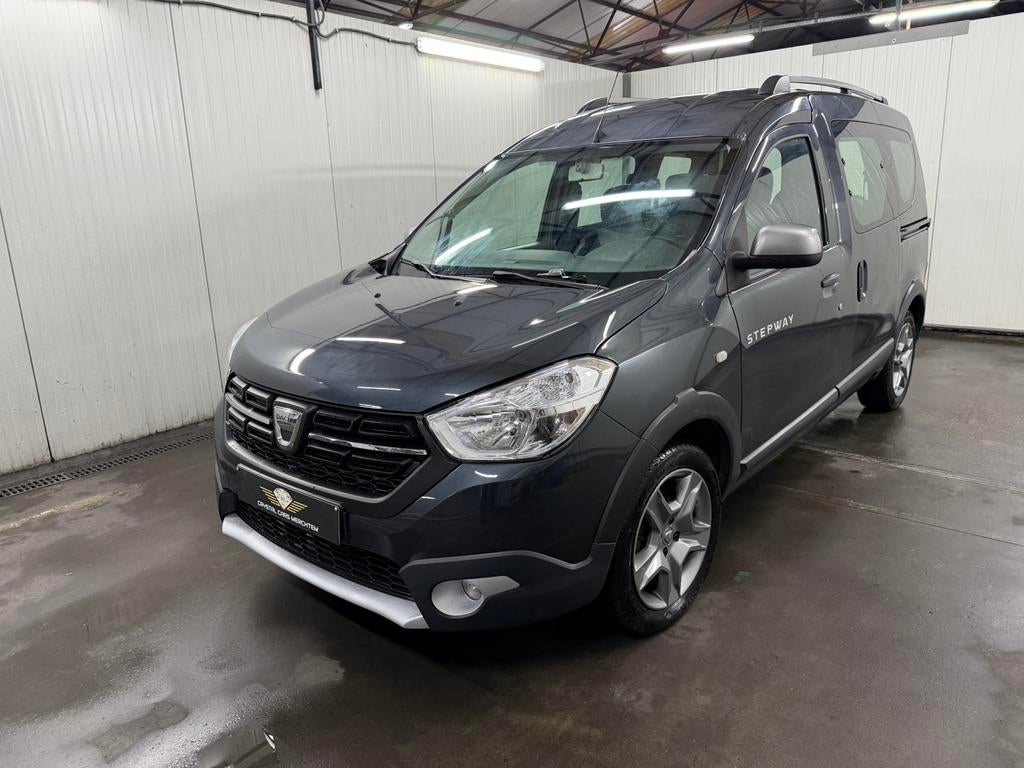 Dacia Dokker Stepway 1.3TCe 2020 90000Km 1e eigenaar, Auto's, Dacia, Monovolume, Euro 6, Dakrails, Grijs