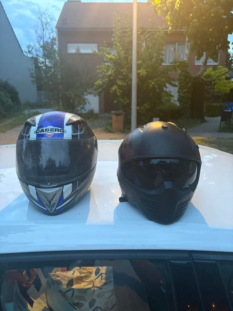 2 helmen, Enlèvement, Comme neuf