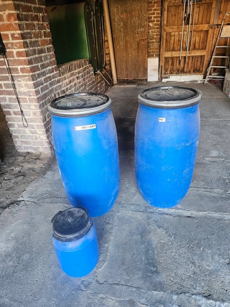 Lot de 3 fûts en plastique bleu robustes, Jardin & Terrasse, Enlèvement, Utilisé