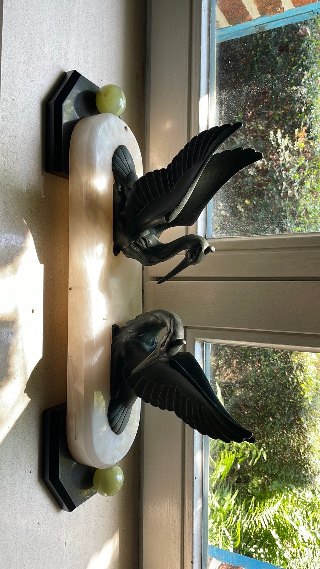 Belle statue de deux cygnes sur un socle en marbre, Enlèvement, Utilisé