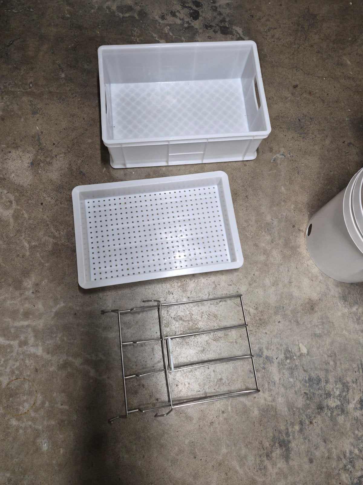 Bac à désoperculer plastique alimentaire + chevalet, Enlèvement, Utilisé