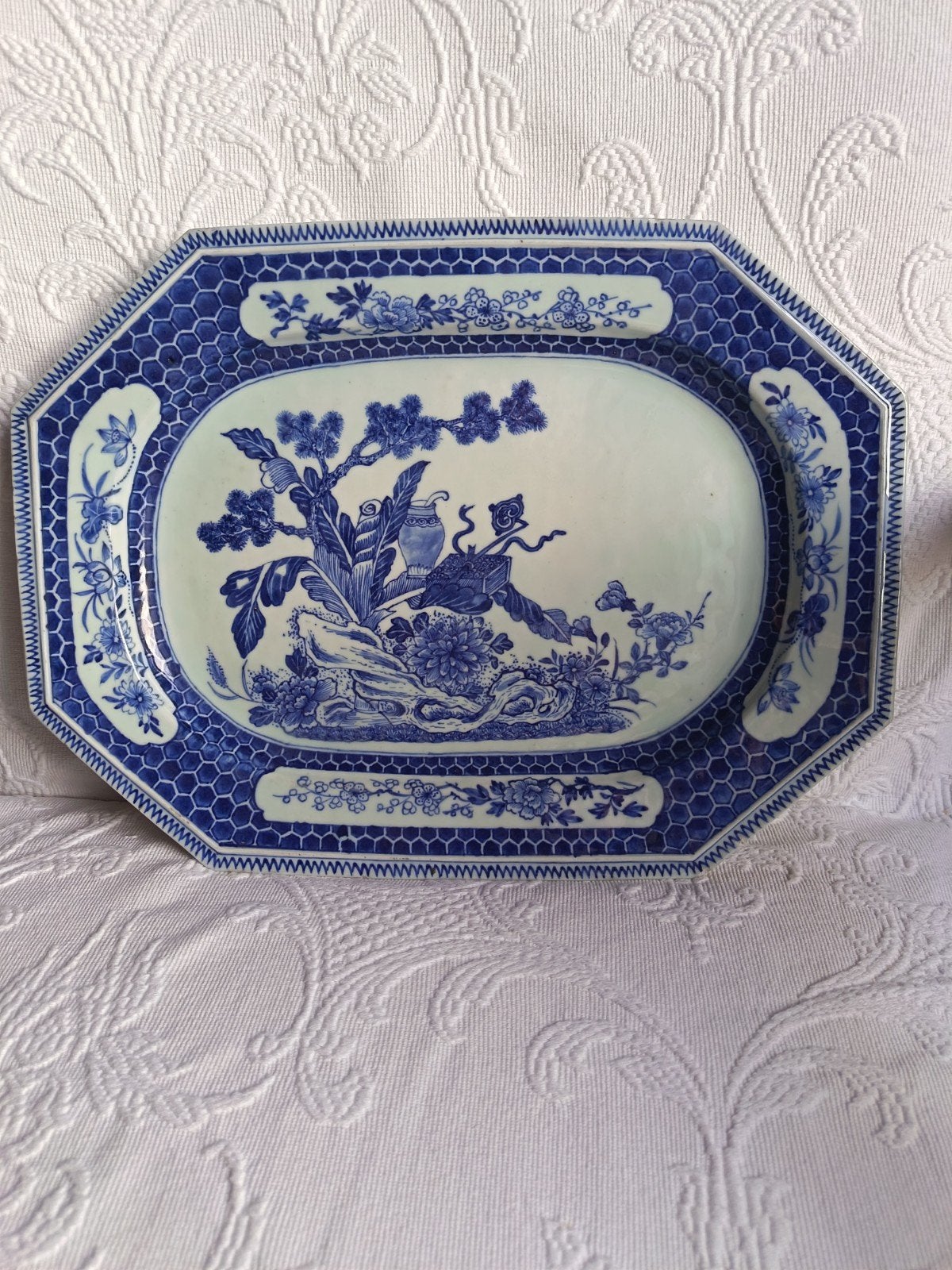 Achthoekig Chinees porseleinen bord 1755/80 38cm, Antiek en Kunst, Ophalen of Verzenden