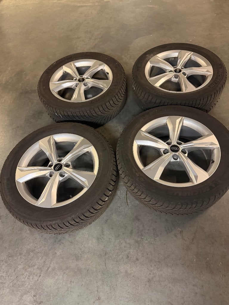 Michelin Winterbanden op velgen Audi Q5  2 Saisons gebruikt, Gebruikt, Velg(en), Winterbanden, 235 mm
