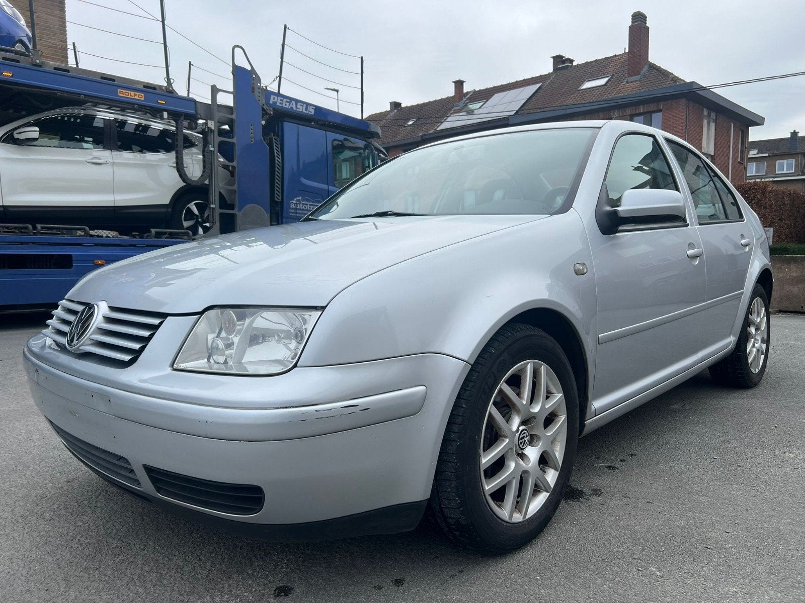 VOLKSWAGEN BORA 1.6 I AUTOMATIQUE, Autos, Volkswagen, Argent ou Gris, Achat, Entreprise, Automatique
