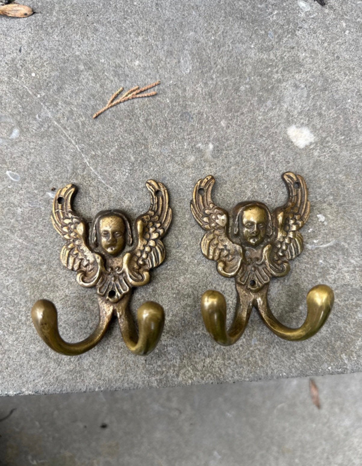 Set van twee vintage messing kapstokken met engel-/cherubijn, Ophalen