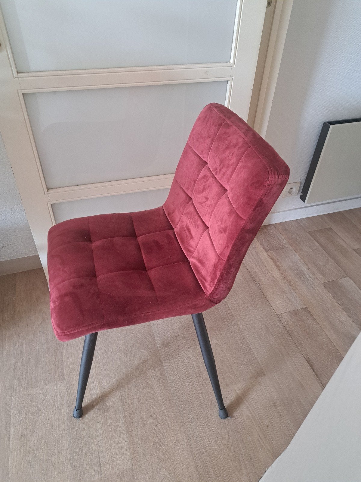 4 Wijnrode eetkamerstoelen zo goed als nieuw, Ophalen, Zo goed als nieuw, Rood, Stof